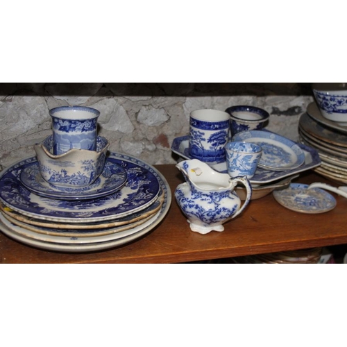 35 - A collection of assorted 19th century and later blue and white ceramics