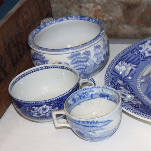 36 - A blue and white tureen, decorated peonies, 10