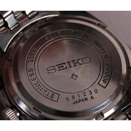 394 - A gentleman's Seiko Bell-Matic stainless steel bracelet watch with silvered dial, baton numerals and... 