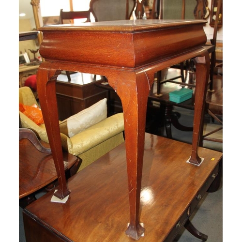 497 - An Edwardian mahogany rectangular topped silver table, on cabriole supports, 25