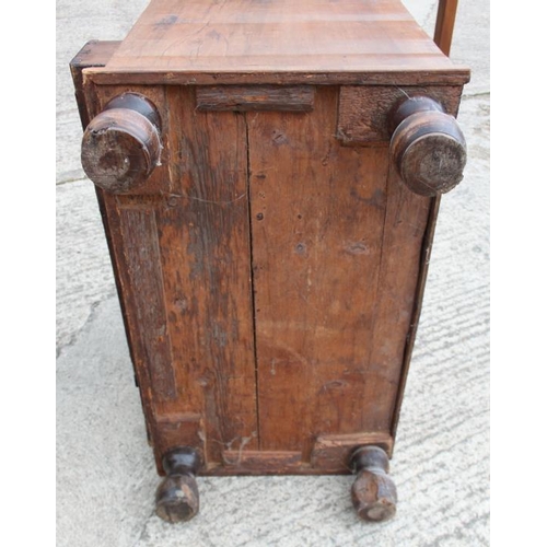 517 - A George III walnut and banded chest of four graduated long drawers with brass drop handles, on turn... 