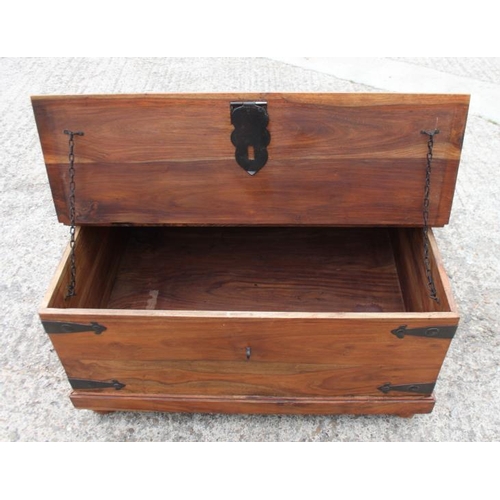 659 - A sheesham square coffee table/coffer chest with hinged lid, on turned supports, 37