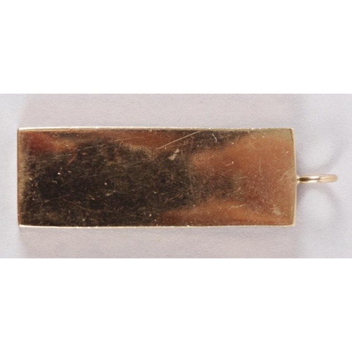 366 - A 9ct gold ingot pendant, 31.1g