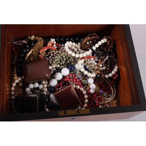 380 - A rosewood and brass inlaid jewellery box, containing a selection of costume jewellery, including a ... 