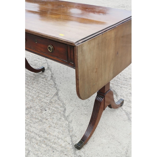 565 - A late 19th century mahogany sofa table, fitted two drawers and drop leaves, on splay supports, 39