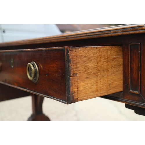 565 - A late 19th century mahogany sofa table, fitted two drawers and drop leaves, on splay supports, 39