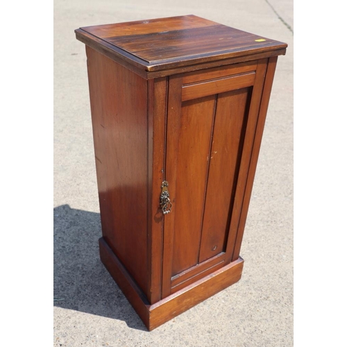 512 - A late 19th century mahogany Pembroke table, fitted one drawer with ceramic knobs, on slender turned... 