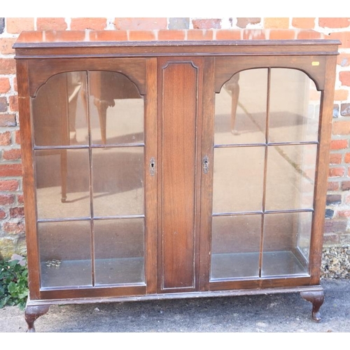 620 - A 1930s figured walnut display cabinet enclosed two lattice glazed doors, on cabriole supports, 43