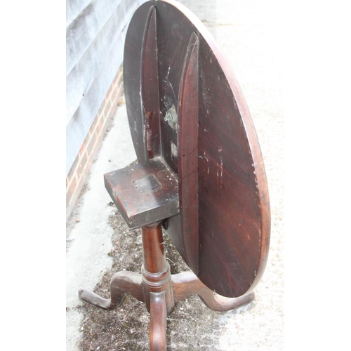 551 - A Georgian mahogany circular tilt top table, on canon barrel turned column and tripod splay support ... 