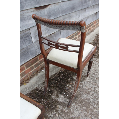 542 - A set of six early 19th century carved rosewood bar back dining chairs with drop-in seats, on reeded... 