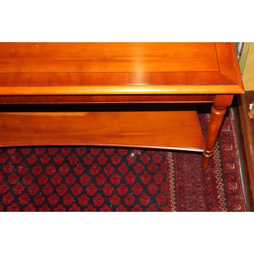 637 - A yew wood and banded coffee table, 40