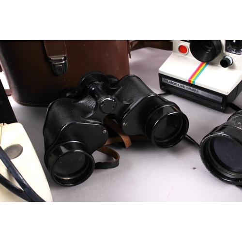 98 - A pair of Zenith field 7.1 7x50 binoculars, a pair of Wraystar 8x40 binoculars, a Zeiss Icon Nettar ... 