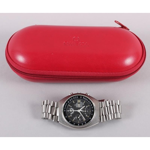 292 - A Gentleman's Omega Speedmaster automatic chronograph wristwatch with stainless steel case and brace... 