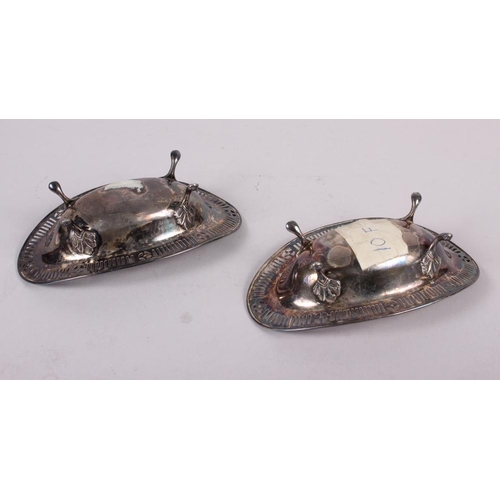 262 - A pair of oval silver bonbon dishes with pierced borders, 7.4oz troy approx