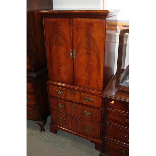 633 - A Brights of Nettlebed figured walnut and banded side cabinet, fitted three drawers, 22