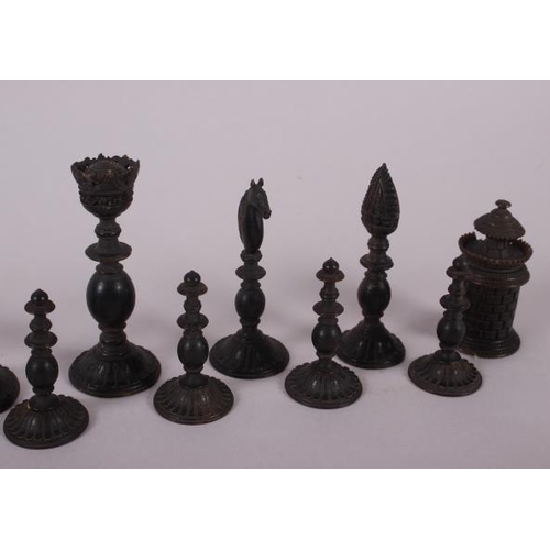 78 - A 19th century Indian turned ivory and horn chess set, king 4 1/2