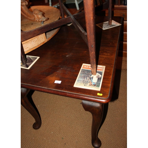 607 - A walnut extending dining table with extra leaf, on cabriole supports and pad feet, 60