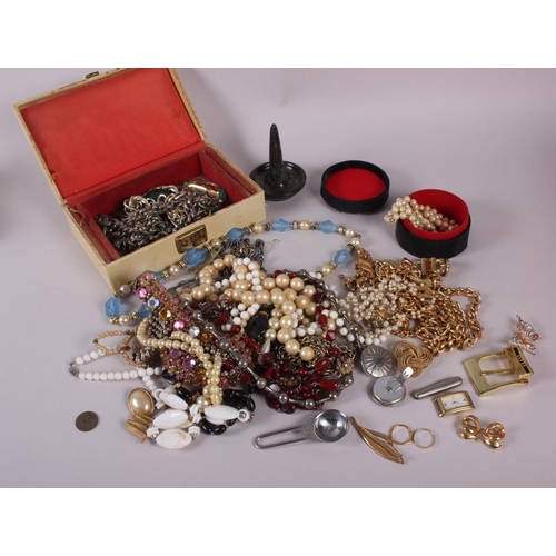 296 - A quantity of costume jewellery, including beaded necklaces and brooches, a 9ct gold wedding band, 1... 