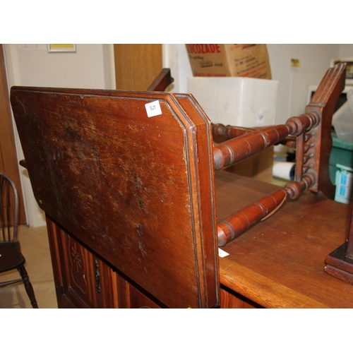 476 - A late 19th century walnut centre table, on turned supports, 36