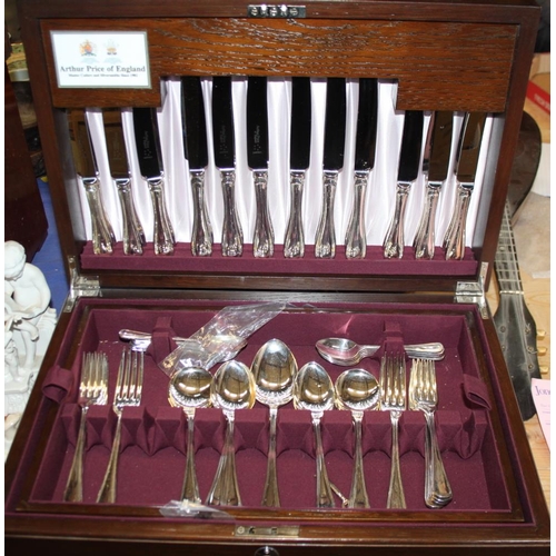 263 - An Arthur Price EPNS canteen of cutlery and flatware, in wooden case