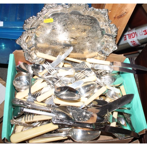 269 - A quantity of mainly King's pattern cutlery and flatware