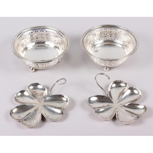 303 - A pair of Walker & Hall bonbon dishes and a pair of silver dishes formed as shamrocks, 4.4oz troy ap... 