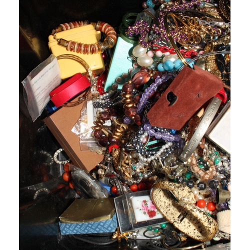 329 - A collection of vintage brooches, a pair of spectacles, in case, two compacts and a collection of co... 