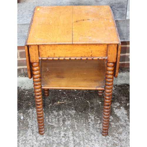 548 - A Victorian oak drop leaf work table, fitted one drawer and undershelf, on bobbin turned supports, 1... 