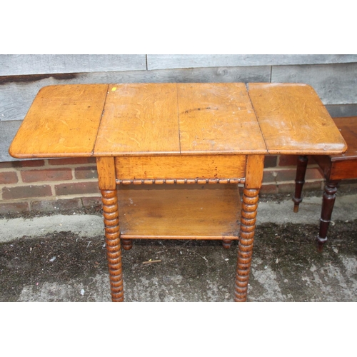 548 - A Victorian oak drop leaf work table, fitted one drawer and undershelf, on bobbin turned supports, 1... 