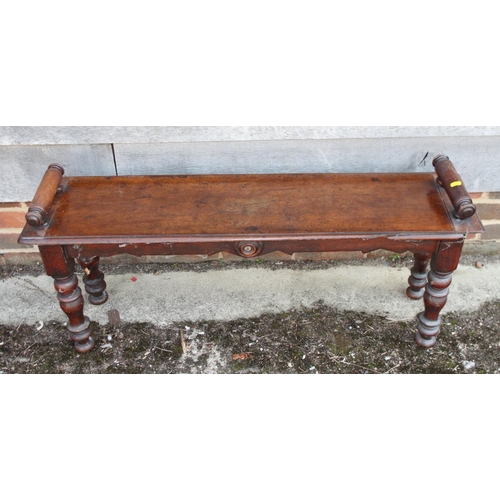 553 - A Victorian mahogany window seat, on turned supports, 42