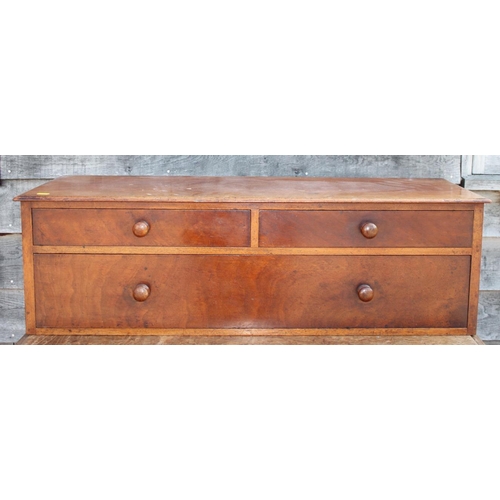 556 - A 19th century mahogany chest of two short and one long drawer with turned wooden knobs, 37