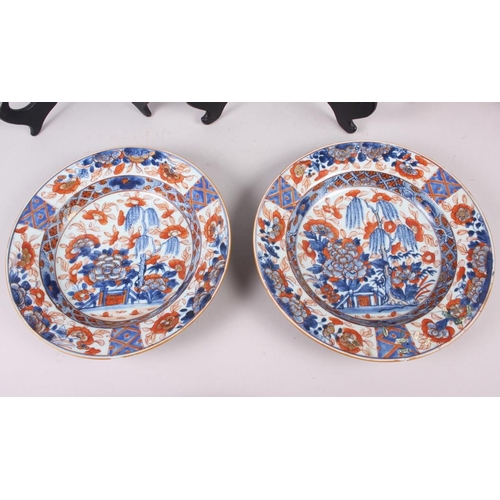 66 - Five 18th century Chinese Imari decorated shallow bowls with gilt highlights, 9