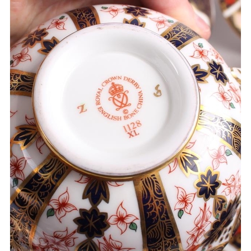 21 - A Royal Crown Derby 