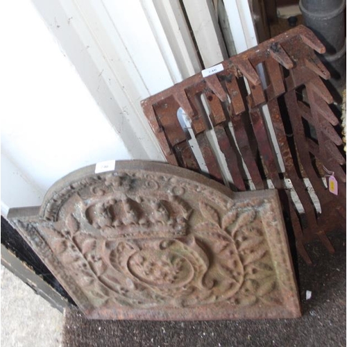 746 - A 19th century cast iron fireback, decorated crown and armorial, 22