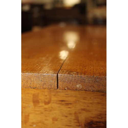 551 - A 19th century oak side table, fitted frieze drawer, on bobbin turned supports, 36