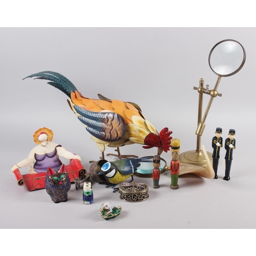 260 - A brass framed magnifying glass, on stand, a horn-handled magnifying glass, two painted metal birds ... 