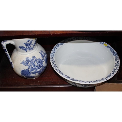 89 - A quantity of blue and white china, including a Wedgwood 