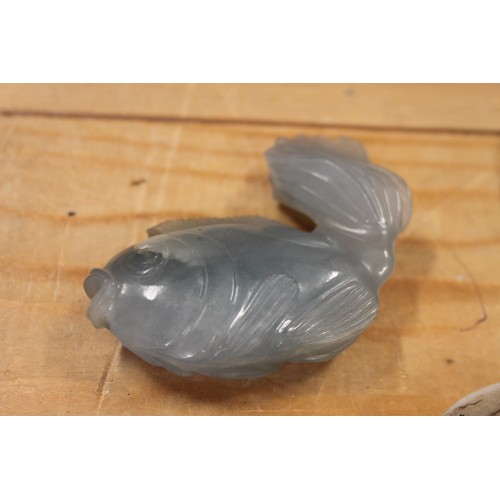 157 - A Chinese carved jade fish (damage to tail), 2 1/4