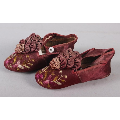 163 - An infant's pair of silk and embroidered shoes, in display case, 7 1/4