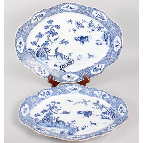 104 - An 18th century Chinese blue and white octagonal porcelain meat plate, decorated fallow deer pattern... 