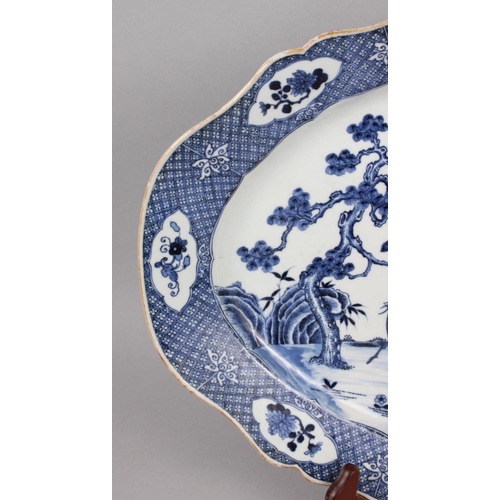 104 - An 18th century Chinese blue and white octagonal porcelain meat plate, decorated fallow deer pattern... 