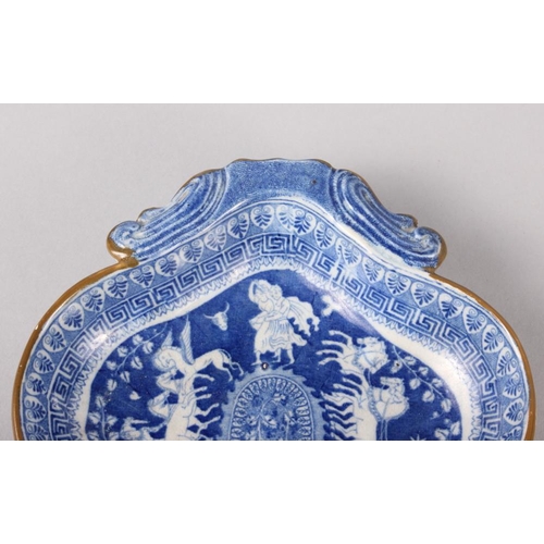 26 - An 18th century Worcester blue and white leaf-shaped pickle dish, 5 1/4