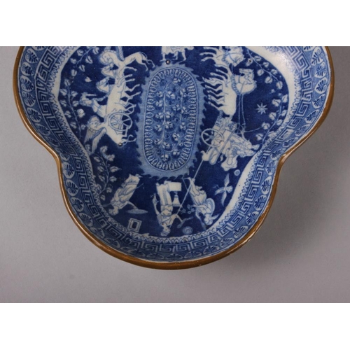 26 - An 18th century Worcester blue and white leaf-shaped pickle dish, 5 1/4