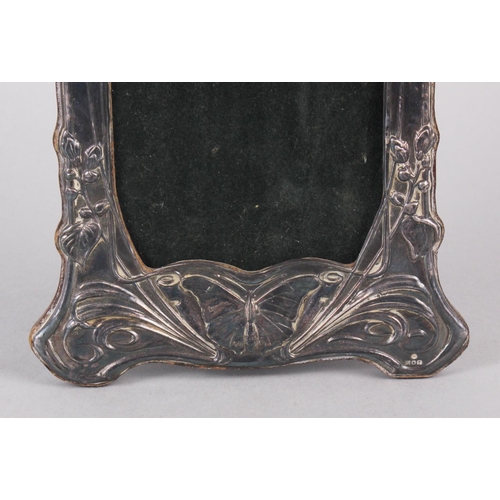 283 - A silver Art Nouveau style picture frame, 8