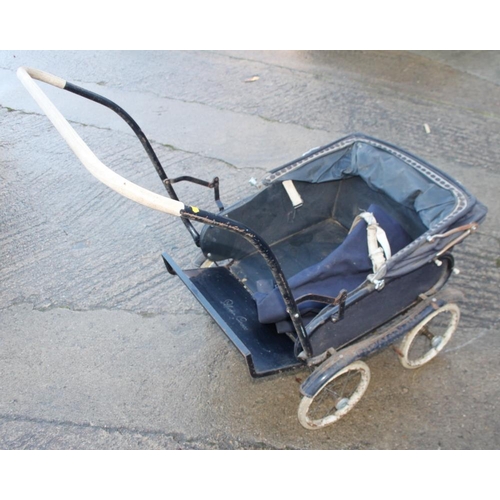 597 - A 1950s Silver Cross pram