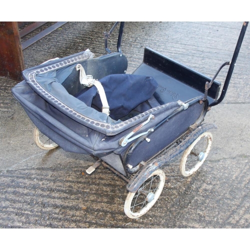 597 - A 1950s Silver Cross pram