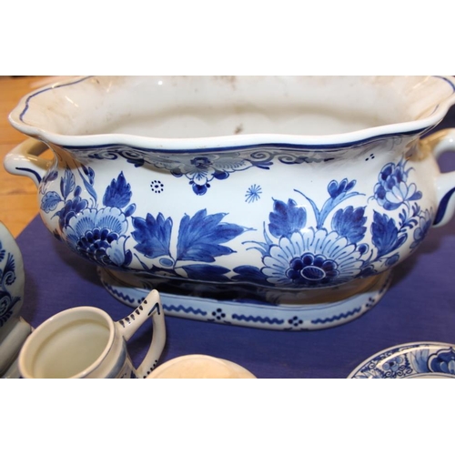 67 - A Delft two-handle jardiniere, 67 1/2