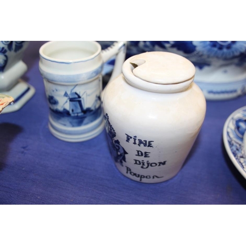 67 - A Delft two-handle jardiniere, 67 1/2