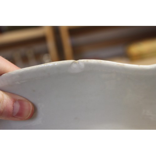 104 - An 18th century Chinese blue and white octagonal porcelain meat plate, decorated fallow deer pattern... 