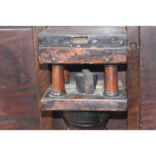 306 - A Georgian mahogany circular tilt top occasional table with birdcage and barrel turned column, on tr... 